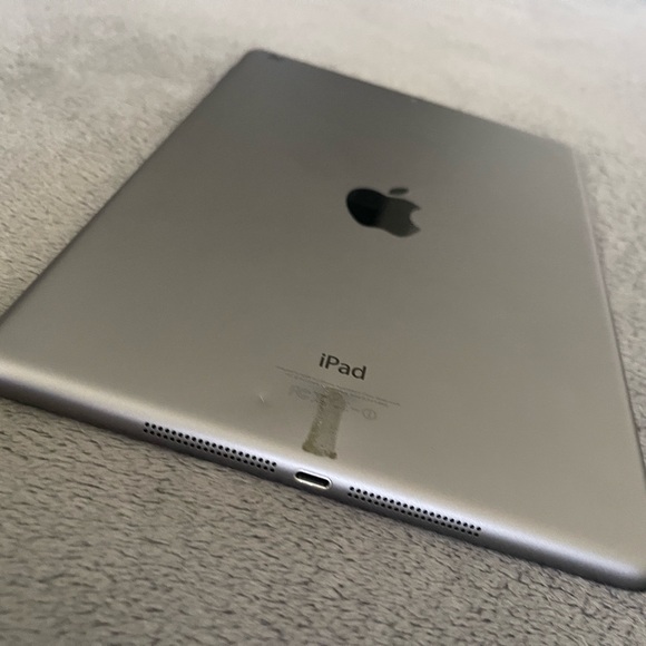 Apple iPad Black and Silver Tablet with Sleek Design - Picture 4 of 8